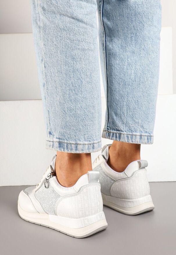 Born2be - Białe Sneakersy z Ozdobnym Suwakiem i Skórzaną Wkładką Hanviera. Okazja: na co dzień. Kolor: biały. Materiał: skóra. Wzór: aplikacja. Obcas: na obcasie. Wysokość obcasa: niski