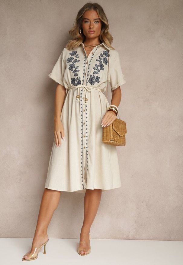 Renee - Beżowa Koszulowa Sukienka z Bawełny z Ozdobnym Haftem Saviressa. Okazja: na co dzień. Kolor: beżowy. Materiał: bawełna. Długość rękawa: krótki rękaw. Wzór: haft. Typ sukienki: koszulowe. Styl: casual, elegancki, klasyczny