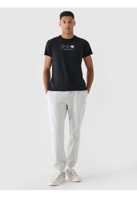 4f - 4F T-shirt regular z nadrukiem męski - czarny M. Okazja: na co dzień. Kolor: czarny. Materiał: bawełna, jersey, dzianina. Długość rękawa: krótki rękaw. Długość: krótkie. Wzór: nadruk. Styl: klasyczny, sportowy, casual