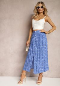 Renee - Niebieska Maxi Spódnica Rozkloszowana w Kwiaty z Guzikami Kessame. Okazja: na co dzień, na spacer. Kolor: niebieski. Wzór: kwiaty. Sezon: lato. Styl: casual #3