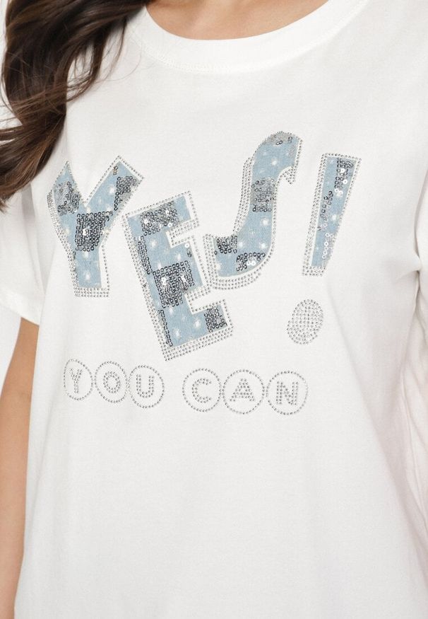 Born2be - Biały T-shirt z Bawełny Ozdobiony Cekinami i Cyrkoniami Camiren. Okazja: na co dzień. Kolor: biały. Materiał: bawełna. Wzór: aplikacja. Styl: elegancki, casual