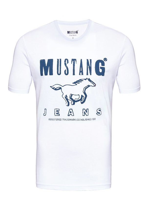 Mustang - MUSTANG T SHIRT BASIC PRINT TEE GENERAL WHITE 1008372 2045. Typ kołnierza: kaptur. Materiał: dzianina, jeans, skóra, bawełna. Długość rękawa: krótki rękaw. Długość: krótkie. Wzór: nadruk. Sezon: jesień, zima, lato. Styl: sportowy, klasyczny