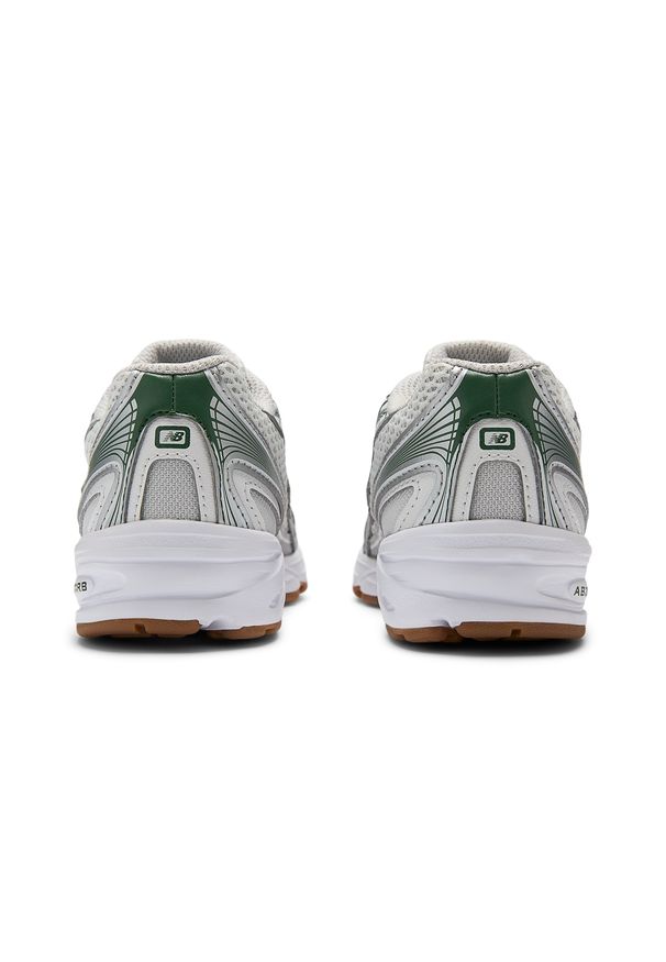 Buty dziecięce New Balance PZ740SF – srebrne. Okazja: na uczelnię, na co dzień, na spacer. Kolor: srebrny. Materiał: materiał, syntetyk, guma. Szerokość cholewki: normalna. Sport: turystyka piesza