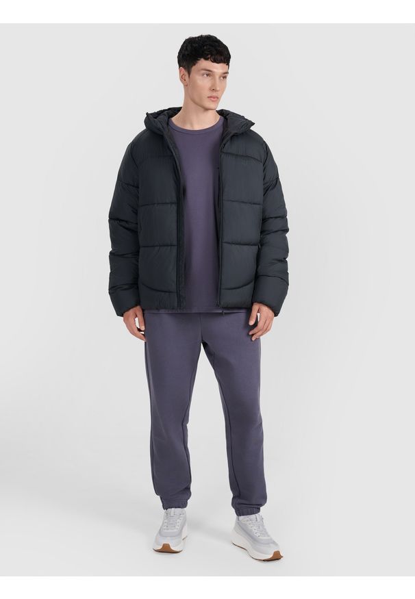 4f - 4F Kurtka puchowa z wypełnieniem syntetycznym męska - czarna XL. Okazja: na co dzień. Typ kołnierza: kaptur. Kolor: czarny. Materiał: syntetyk, puch. Długość: długie. Sezon: zima. Styl: klasyczny, casual, sportowy