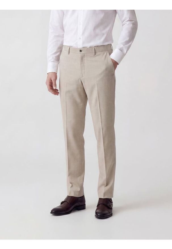 Reserved - Garniturowe spodnie slim fit - beżowy. Kolor: beżowy. Materiał: wiskoza, tkanina