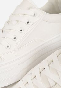 Renee - Białe Trampki o Klasycznym Fasonie na Platformie Opheme. Okazja: na spacer, na co dzień. Kolor: biały. Obcas: na platformie. Styl: klasyczny #2