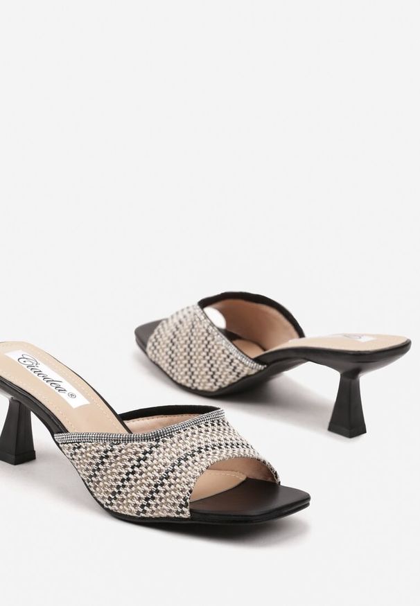 Renee - Czarne Eleganckie Klapki na Obcasie Kaczuszka z Plecionym Paskiem Annalora. Okazja: na co dzień, na spacer. Kolor: czarny. Sezon: lato. Obcas: na obcasie. Styl: elegancki. Wysokość obcasa: niski