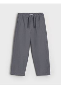 Sinsay - Spodnie z lekkiego jeansu - szary. Kolor: szary. Materiał: jeans