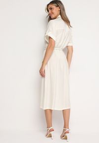 Born2be - Biała Wiskozowa Sukienka o Koszulowym Kroju z Paskiem Nelavyn. Okazja: na co dzień, do pracy. Kolor: biały. Materiał: wiskoza. Długość rękawa: krótki rękaw. Typ sukienki: koszulowe. Styl: casual, elegancki #4