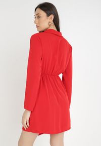 Born2be - Czerwona Sukienka Tryphala. Typ kołnierza: dekolt w kształcie V. Kolor: czerwony. Materiał: tkanina. Długość rękawa: długi rękaw. Wzór: jednolity, aplikacja, gładki. Typ sukienki: kopertowe. Styl: klasyczny. Długość: mini #4