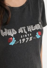 Born2be - Czarny Bawełniany T-shirt z Metalicznym Nadrukiem Savariae. Okazja: na co dzień. Kolor: czarny. Materiał: bawełna. Wzór: nadruk. Styl: elegancki, casual
