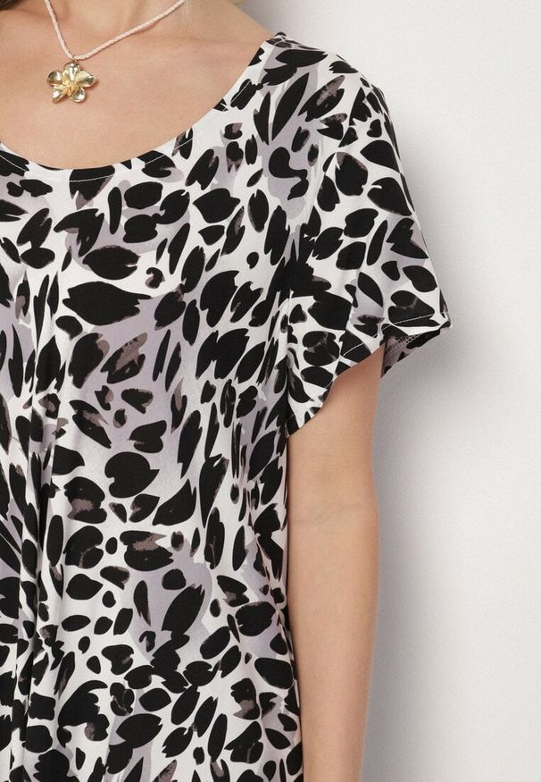 Born2be - Szara Sukienka z Wiskozy o Rozkloszowanym Kroju w Panterkę Luneira. Okazja: na co dzień. Kolor: szary. Materiał: wiskoza. Długość rękawa: krótki rękaw. Wzór: motyw zwierzęcy. Typ sukienki: rozkloszowane. Styl: klasyczny, casual