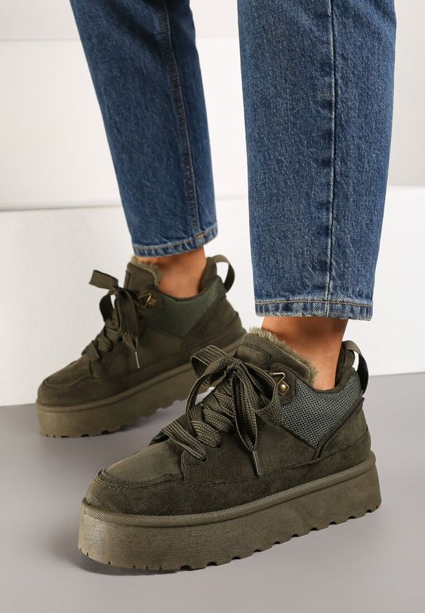 Renee - Ciemnozielone Sneakersy na Niskiej Platformie Mocno Ocieplane Tifilie. Okazja: na co dzień. Nosek buta: okrągły. Zapięcie: sznurówki. Kolor: zielony. Materiał: jeans, futro. Sezon: zima. Obcas: na platformie. Wysokość obcasa: niski
