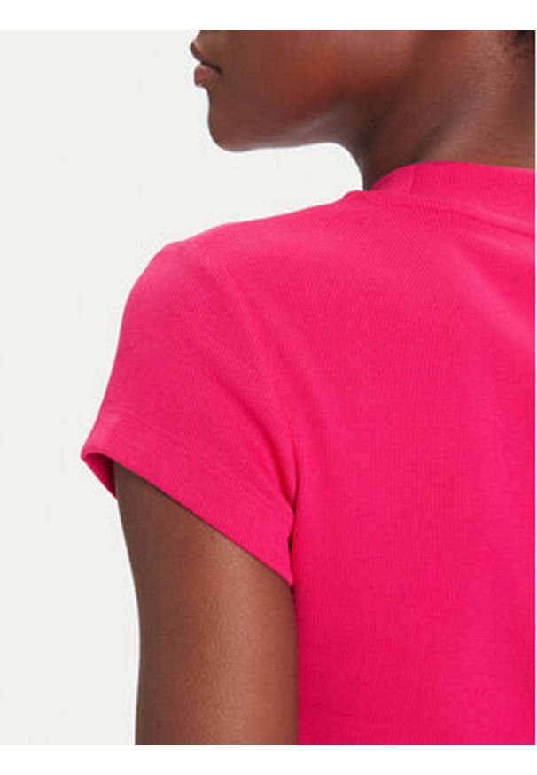 Calvin Klein Jeans T-Shirt LV047AB802 Różowy Regular Fit. Kolor: różowy. Materiał: bawełna