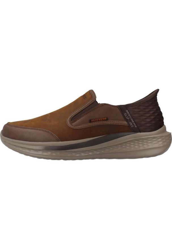 skechers - Buty sportowe Sneakersy męskie, Slip-Ins: Slade. Kolor: brązowy. Materiał: tkanina, skóra. Sport: turystyka piesza
