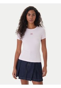 Tommy Jeans T-Shirt Badge DW0DW17881 Różowy Slim Fit. Kolor: różowy. Materiał: bawełna #1