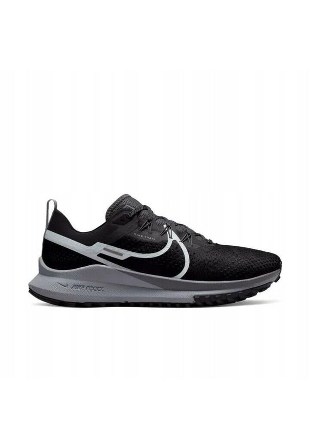 Buty Do Biegania Damskie Nike W React Pegasus Trail 4. Zapięcie: sznurówki. Kolor: czarny. Materiał: guma, syntetyk, tkanina, materiał. Szerokość cholewki: normalna. Sport: bieganie