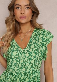 Renee - Zielona Rozkloszowana Sukienka z Wiskozy z Falbankami Tuls. Typ kołnierza: kołnierz z falbankami. Kolor: zielony. Materiał: wiskoza. Długość: mini #5