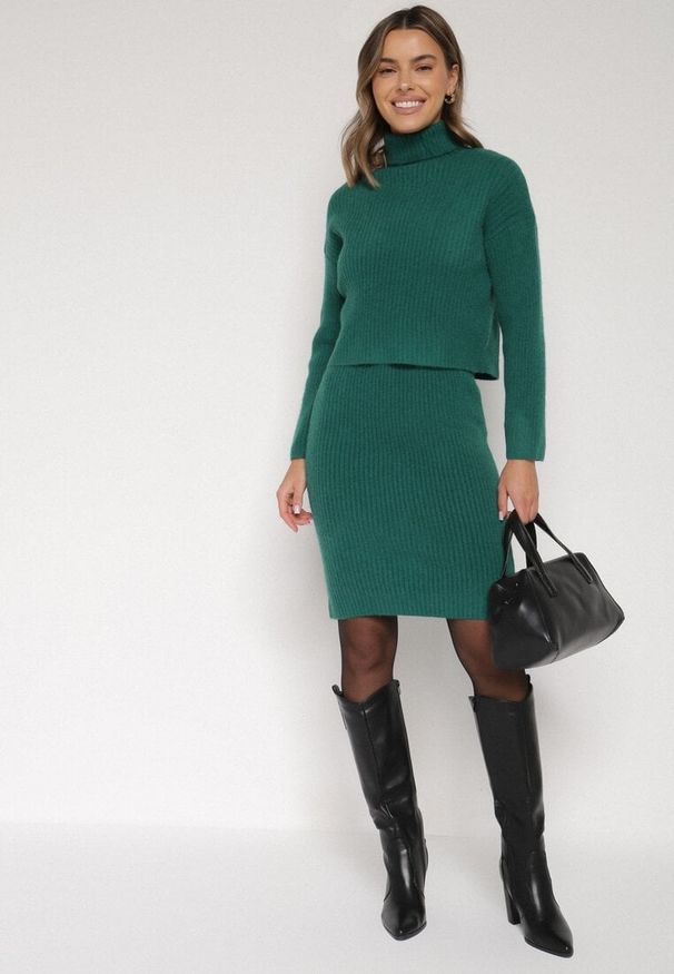 Born2be - Zielony Komplet Dzianinowy z Wełną i Bawełną Golf i Dopasowana Sukienka Reilaia. Kolor: zielony. Materiał: dzianina, bawełna, wełna. Sport: golf