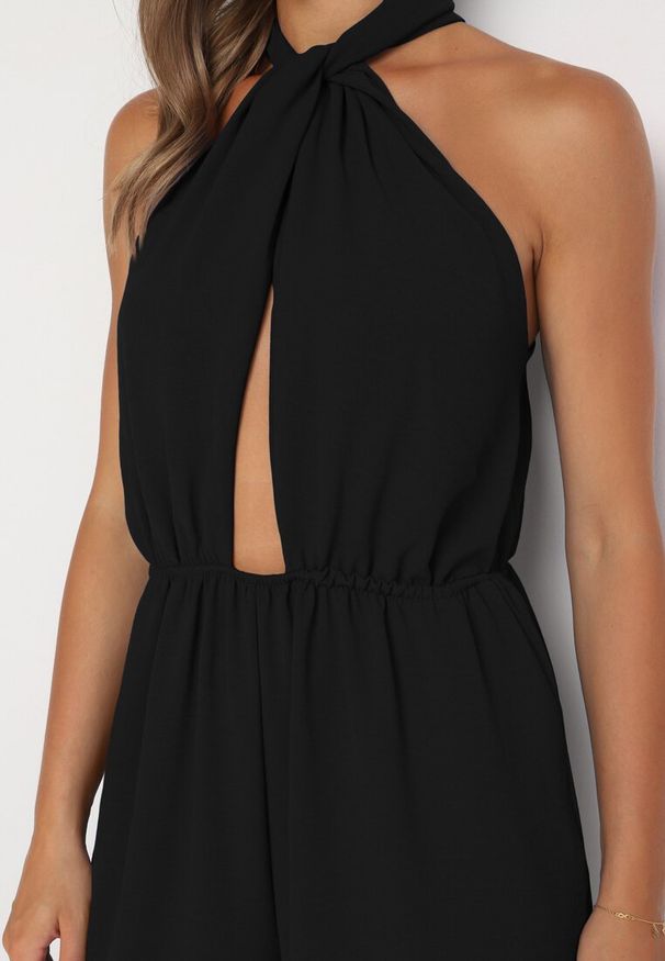 Born2be - Czarny Kombinezon o Taliowanym Kroju Bez Rękawów Rivassina. Kolor: czarny. Długość rękawa: bez rękawów. Długość: długie