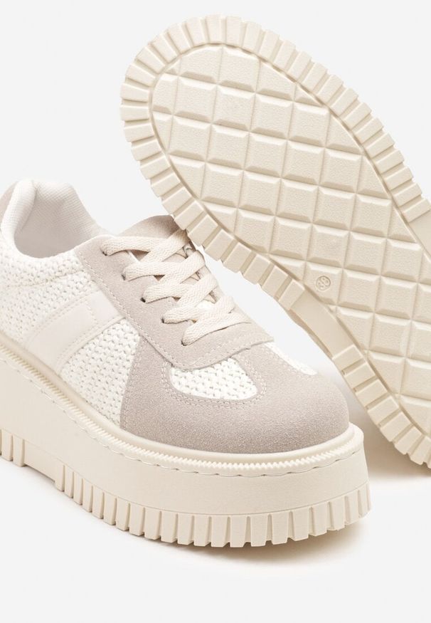 Renee - Beżowe Sneakersy w Stylu Tenisówek z Perforacją na Grubej Podeszwie Relinoria. Okazja: na co dzień. Kolor: beżowy. Materiał: jeans. Szerokość cholewki: normalna. Obcas: na platformie