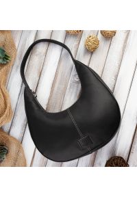 Torebka skórzana półksiężyc PAOLO PERUZZI AV-04-BL czarna. Kolor: czarny. Materiał: skórzane. Styl: elegancki. Rodzaj torebki: na ramię #1