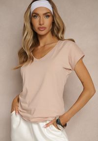 Renee - Beżowy T-shirt z Bawełny z Dekoltem w Serek Linithiela. Okazja: na co dzień. Typ kołnierza: dekolt w serek. Kolor: beżowy. Materiał: bawełna. Styl: casual #4
