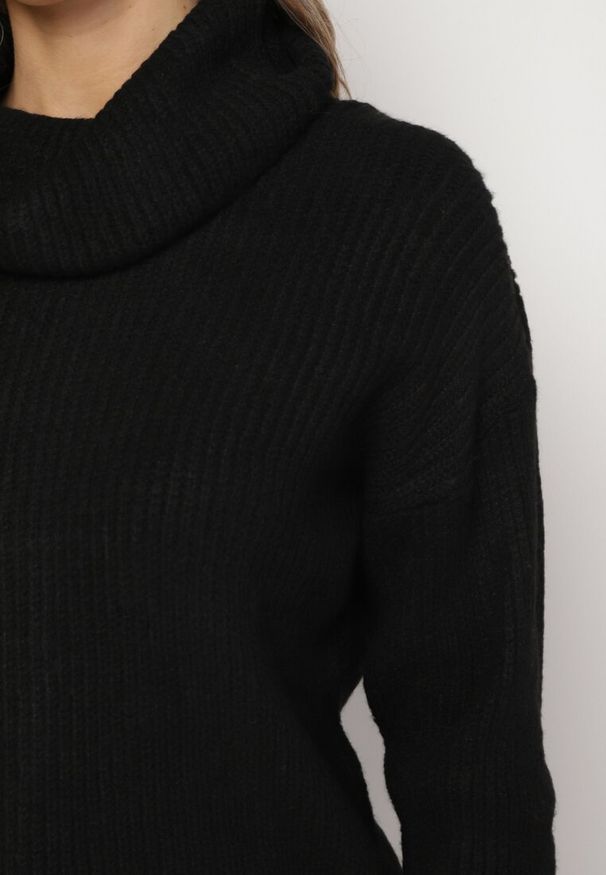 Born2be - Czarny Golf Dzianinowy Bomusana. Typ kołnierza: golf. Kolor: czarny. Materiał: dzianina. Długość rękawa: długi rękaw. Długość: długie