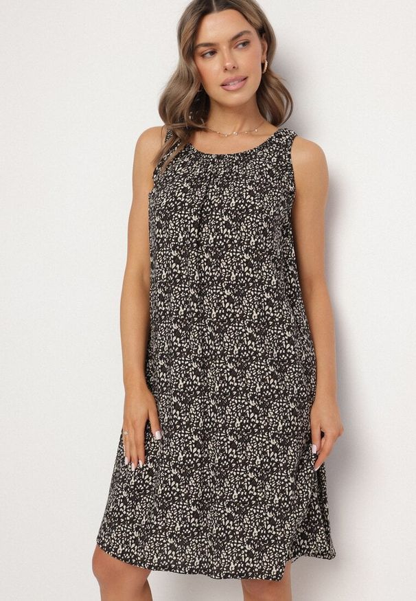 Born2be - Czarna Rozkloszowana Sukienka z Bawełny w Abstrakcyjny Wzór Annivione. Kolor: czarny. Materiał: bawełna. Długość rękawa: na ramiączkach. Styl: klasyczny, elegancki