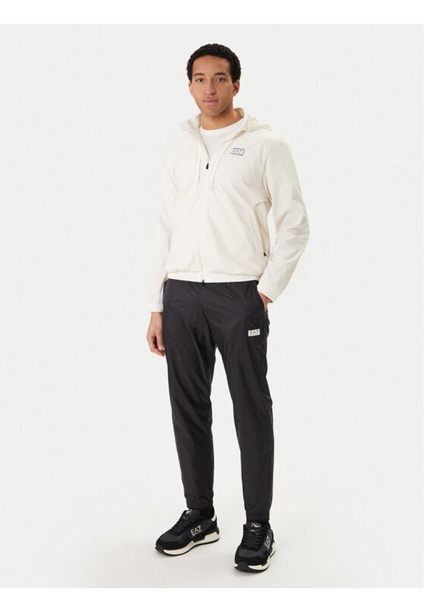 EA7 Emporio Armani Dres 7M001383 AF21521 M0233 Czarny Regular Fit. Kolor: czarny. Materiał: syntetyk