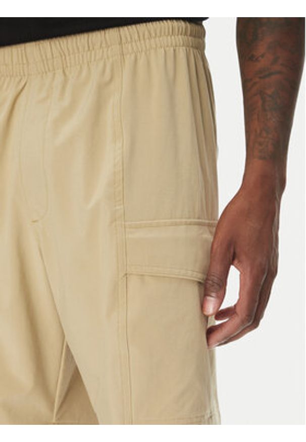 Timberland Szorty sportowe TB0A677F Beżowy Regular Fit. Kolor: beżowy. Materiał: syntetyk. Styl: sportowy