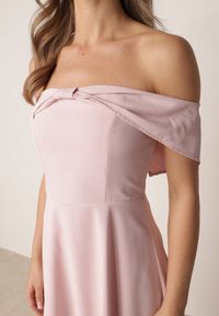 Born2be - Różowa Koktajlowa Sukienka VICES Hiszpanka o Rozkloszowanym Kroju Diolora. Typ kołnierza: dekolt hiszpanka. Kolor: różowy. Materiał: poliester. Typ sukienki: rozkloszowane. Styl: wizytowy #7