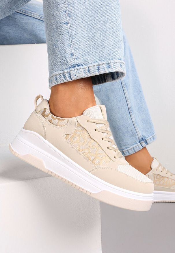 Renee - Beżowe Sneakersy Zdobione Wstawką Lerijane. Kolor: beżowy. Materiał: koronka. Wzór: aplikacja