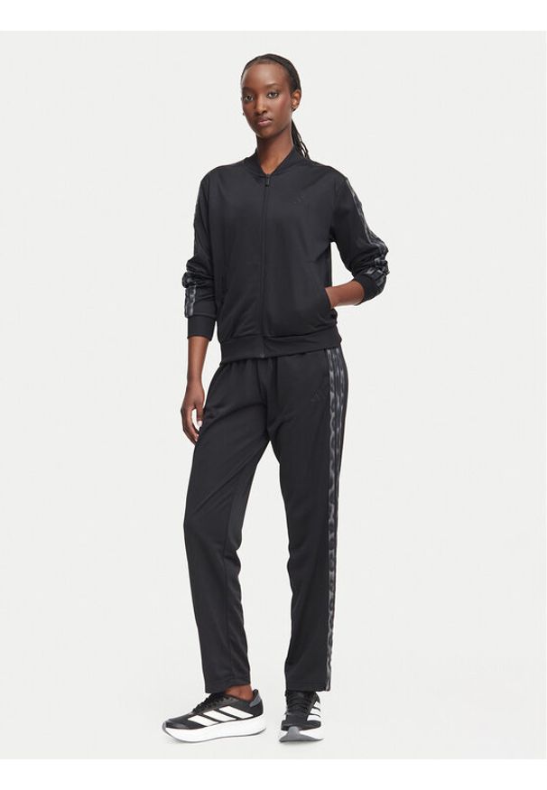Adidas - adidas Dres Essentials 3-Stripes KG1875 Czarny Regular Fit. Kolor: czarny. Materiał: syntetyk
