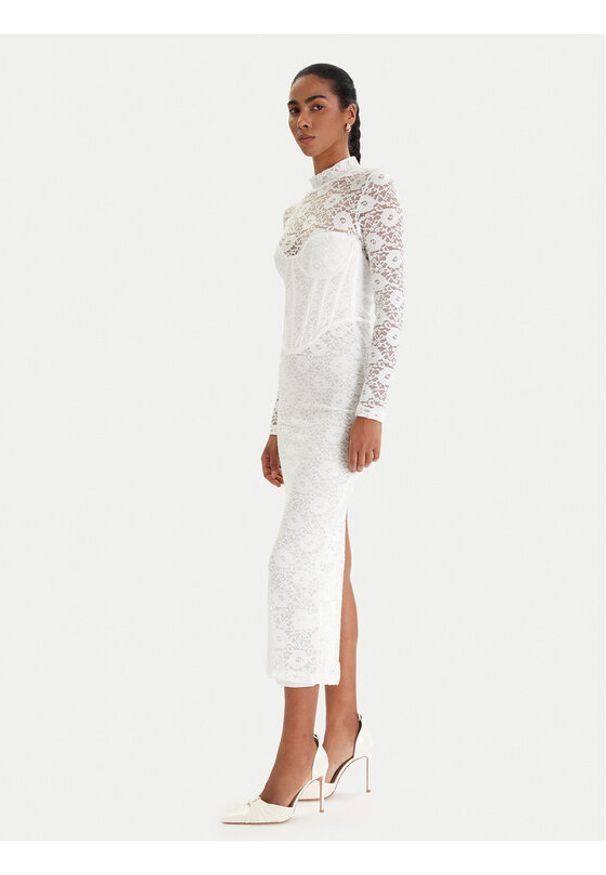 BARDOT - Bardot Sukienka koktajlowa Carmen 60189DB Biały Slim Fit. Typ kołnierza: typu carmen. Kolor: biały. Materiał: syntetyk. Styl: wizytowy