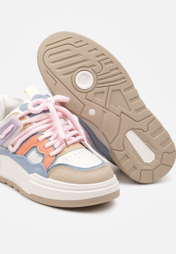 Born2be - Beżowo-Różowe Płaskie Sneakersy z Geometrycznym Zdobieniem Evithia. Nosek buta: okrągły. Zapięcie: sznurówki. Kolor: beżowy. Materiał: materiał. Wzór: aplikacja, geometria. Obcas: na obcasie. Wysokość obcasa: niski