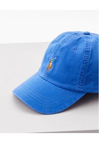 Ralph Lauren - RALPH LAUREN - Niebieska czapka z daszkiem z kolorowym logo. Kolor: niebieski. Materiał: bawełna. Wzór: kolorowy