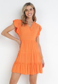 Born2be - Pomarańczowa Gładka Sukienka Mini Taliowana z Falbankami Wokół Ramion Zynnas. Typ kołnierza: kołnierz z falbankami. Kolor: pomarańczowy. Wzór: gładki. Sezon: lato. Długość: mini #3