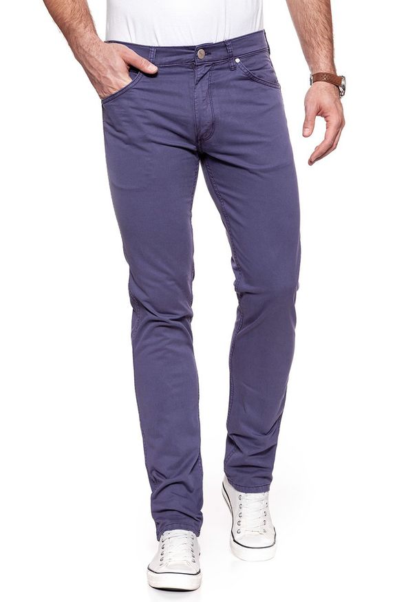 Wrangler - WRANGLER SPODNIE MĘSKIE GREENSBORO DUSK PURPLE W15QRU25K 112127055. Materiał: jeans