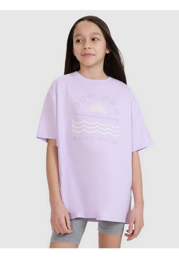 4f - 4F T-shirt oversize z nadrukiem dziewczęcy - fioletowy 152 (11-12 lat). Okazja: na co dzień. Kolor: fioletowy. Materiał: bawełna, jersey. Wzór: nadruk. Sezon: lato. Styl: klasyczny, sportowy, casual