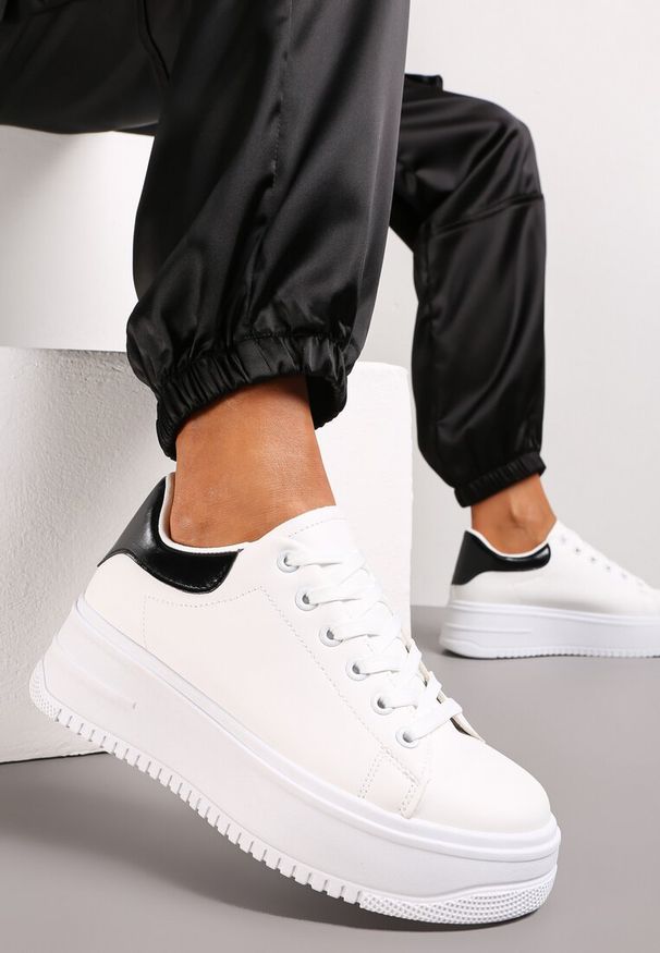 Renee - Biało-Czarne Sneakersy na Platformie przed Kostkę Ocania. Wysokość cholewki: przed kostkę. Kolor: biały. Obcas: na platformie