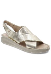 Złote Sandały Armodo Wygodne Obuwie Damskie. Zapięcie: pasek. Kolor: złoty. Wzór: paski. Sezon: lato #1