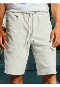 Sinsay - Szorty jeansowe jogger - kremowy. Kolor: kremowy. Materiał: jeans