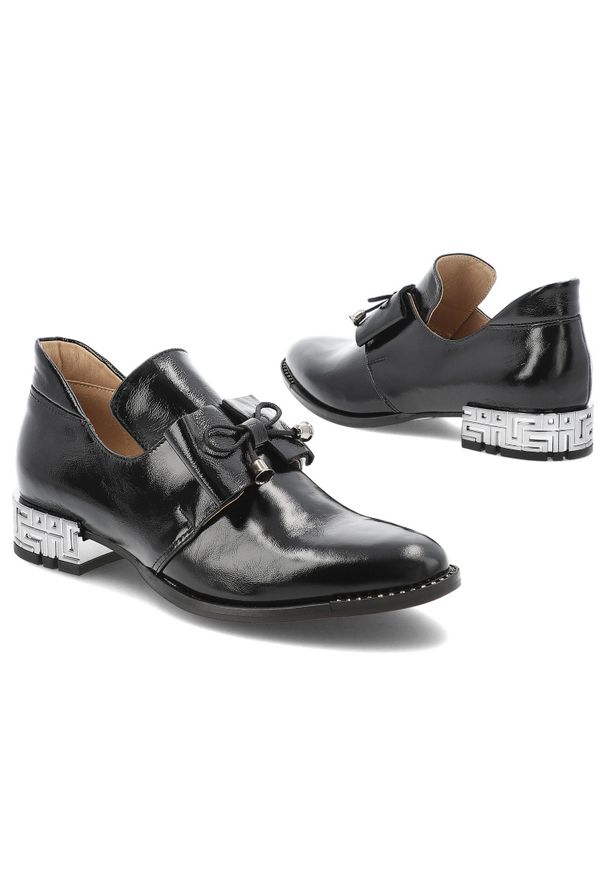 Czarne Półbuty Armodo Lakierowane Stylowe Obuwie Damskie. Okazja: do pracy. Kolor: czarny. Materiał: lakier. Wzór: geometria. Obcas: na obcasie. Styl: elegancki. Wysokość obcasa: średni