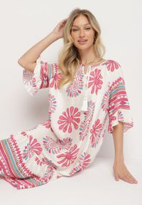 Born2be - Różowa Wiskozowa Sukienka Pudełkowa z Abstrakcyjnym Wzorem Reviona. Okazja: na co dzień, na spotkanie biznesowe. Kolor: różowy. Materiał: wiskoza. Styl: biznesowy, elegancki, casual #6
