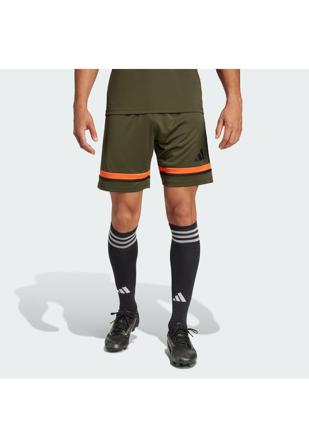 Adidas - Szorty Squadra 25. Kolor: zielony, czarny, pomarańczowy, wielokolorowy. Materiał: materiał. Sport: piłka nożna
