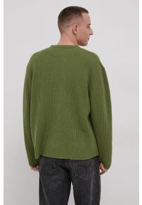 Levi's® - Levi's Sweter wełniany męski kolor zielony. Okazja: na spotkanie biznesowe, na co dzień. Kolor: zielony. Materiał: wełna. Długość rękawa: długi rękaw. Długość: długie. Wzór: ze splotem. Styl: biznesowy, casual #2