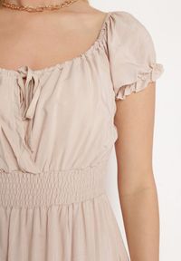 Born2be - Beżowa Wiskozowa Sukienka z Gumkami w Pasie Ściągana przy Dekolcie z Falbanką Tiimamla. Okazja: na co dzień. Kolor: beżowy. Materiał: wiskoza. Długość rękawa: krótki rękaw. Sezon: wiosna, lato. Typ sukienki: proste. Styl: casual #7