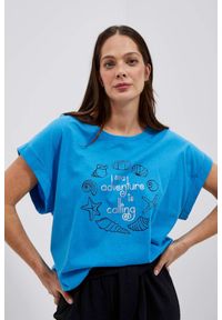 MOODO - Bawełniany t-shirt z nadrukiem lazurowy. Kolor: niebieski. Materiał: bawełna. Wzór: nadruk #1