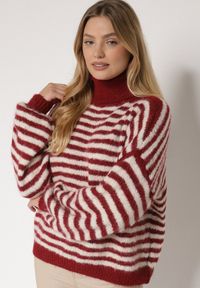 Born2be - Bordowy Golf z Domieszką Wełny w Paski Monallia. Okazja: na co dzień. Typ kołnierza: golf. Kolor: czerwony. Materiał: wełna. Wzór: paski. Styl: klasyczny, casual, elegancki #1